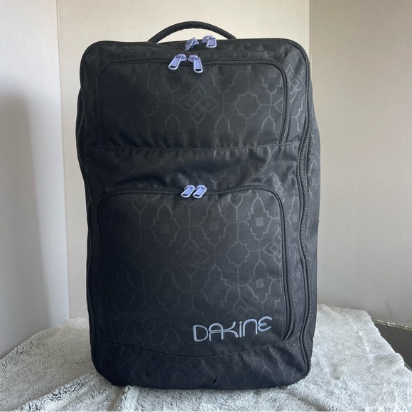 Dakine Other - DAKINE 2 Wheel Carry On Roller Suitcase 42L